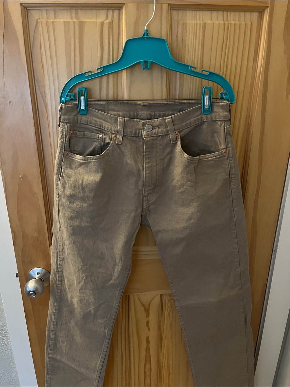 Levi's Slim Straight Jeans in Taupe Brown